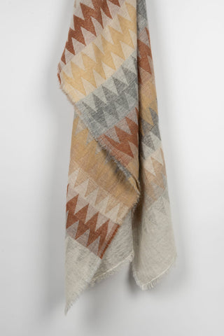 FULAR ZIG-ZAG MARRÓN GRIS Y MOSTAZA