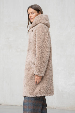 ABRIGO CORTO REVERSIBLE CON CAPUCHA TOSTADO