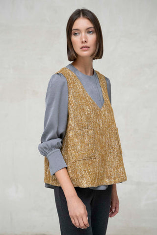 TOP ESCOTE PICO BOLSILLO BLANCO Y BEIGE