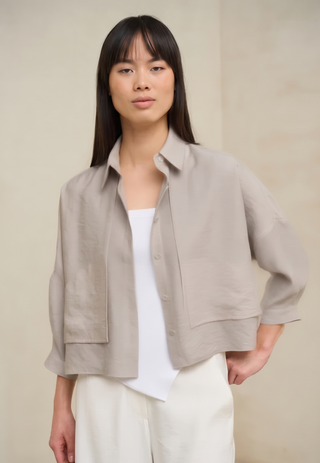 Casaco leve de mulher para uma noite de verão