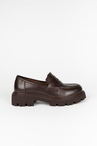 Gugen brown loafers