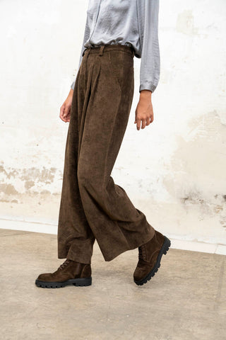 PANTALON PINZAS ANCHO CHOCOLATE