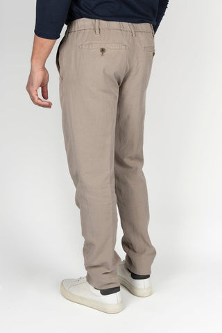 Pantalón My Myths taupe con cintura elástica y cordón