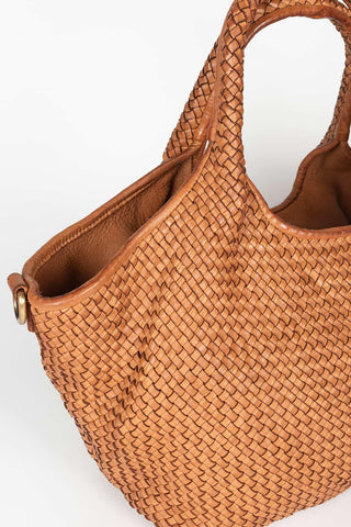 Bolso Serilda camel de piel trenzada con bandolera