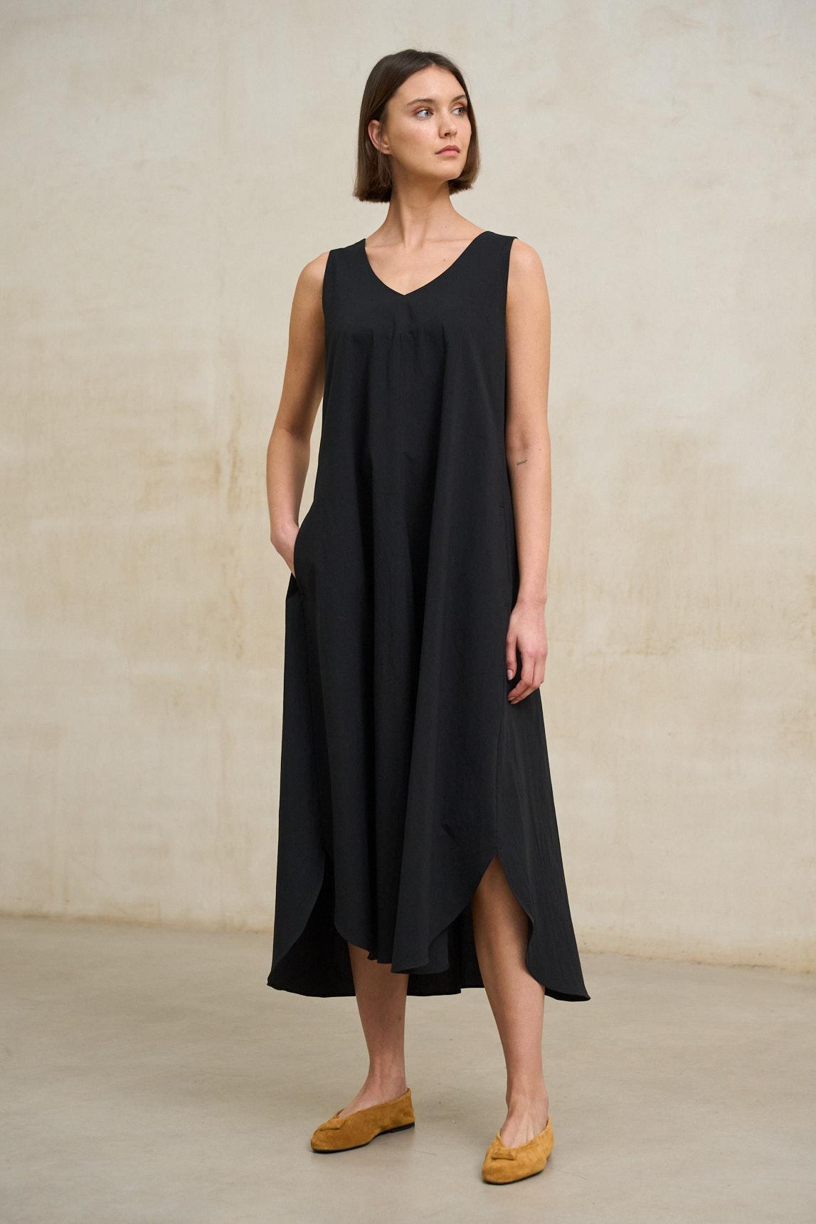 black flowy midi dress Serely Black dress