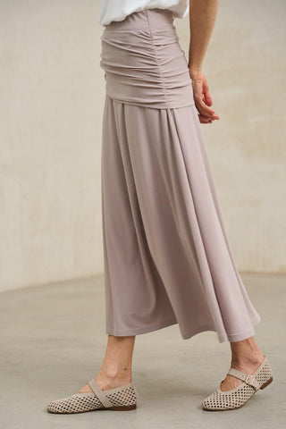 Saia Kaia às bolinhas