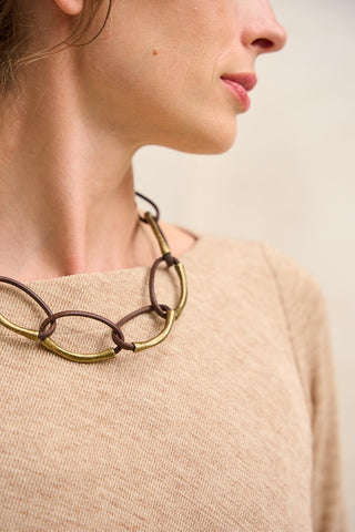 Collar Carise latón